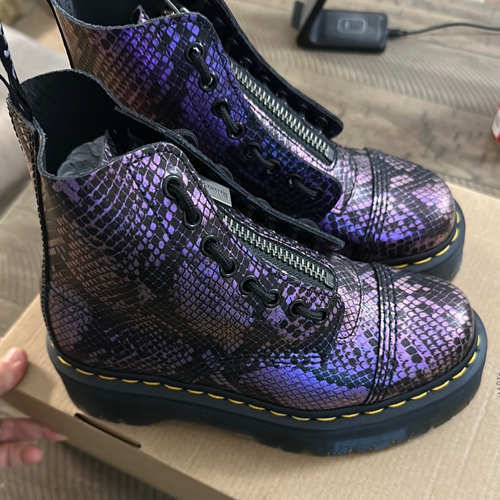 Dr. Martens Sinclairs Viper Croc Emboss (Discontinued) - Picture 10 of 13